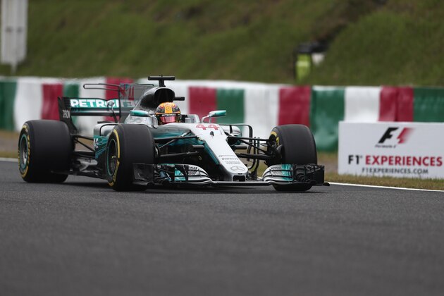 Mercedes' British driver Lewis Hamilton drives during the qualifying session of the Formula One Japanese Grand Prix at Suzuka on October 7, 2017. / AFP PHOTO / Behrouz MEHRI        (Photo credit should read BEHROUZ MEHRI/AFP/Getty Images)