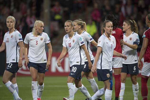 DEVENTER, NETHERLANDS - JULY 24: Ingrid Marie Spord, Maria Thorisdottir, Caroline Graham Hansen, Ada Hegerberg, Ingrid Schjelderup, Maren Mjelde of Norway during the UEFA Womens«s Euro between Norway v Denmark at Stadion De Adelaarshorst on July 24, 2017 in Deventer, Netherlands. (Photo by Trond Tandberg/Getty Images)