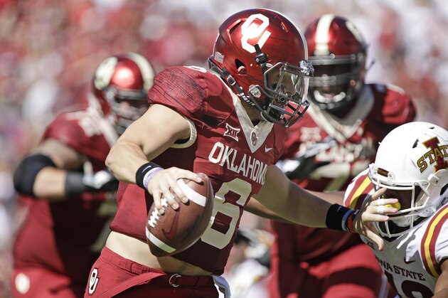NORMAN, OK - OCTOBER 07: Quarterback Baker Mayfield #6 of the Oklahoma Sooners scrambles against the Iowa State Cyclones at Gaylord Family Oklahoma Memorial Stadium on October 7, 2017 in Norman, Oklahoma. Iowa State defeated Oklahoma 38-31. (Photo by Brett Deering/Getty Images)