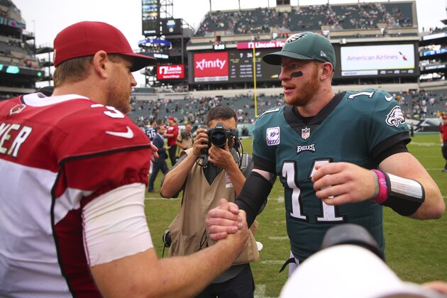PHILADELPHIA, PA - OCTOBER 08: Carson Palmer #3 of the Arizona Cardinals shakes hands with Carson Wentz #11 of the Philadelphia Eagles after the game at Lincoln Financial Field on October 8, 2017 in Philadelphia, Pennsylvania. The Eagles defeated the Cardinals 34-7. (Photo by Mitchell Leff/Getty Images)