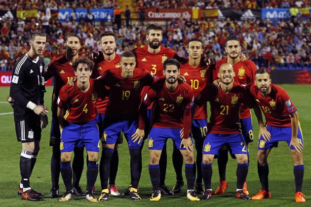 ALICANTE, SPAIN - OCTOBER 06: Players of Spain are seen during the FIFA 2018 World Cup Qualifier between Spain and Albania at Rico Perez Stadium on October 6, 2017 in Alicante, Spain. (Photo by Acero/ALTERPHOTOS/Anadolu Agency/Getty Images)