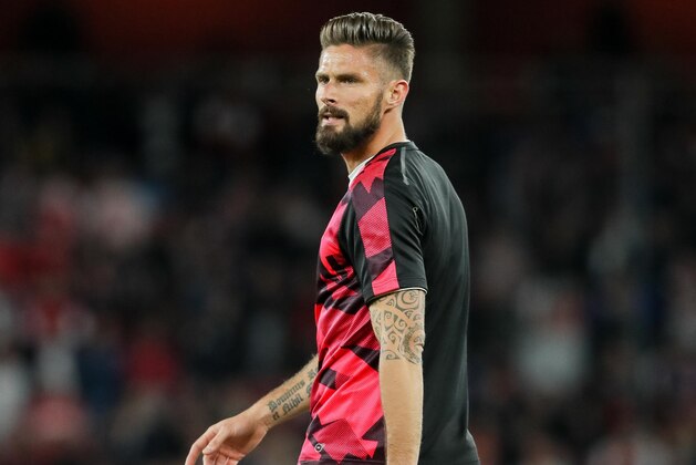 LONDON, ENGLAND - SEPTEMBER 14: Olivier Giroud of Arsenal controls the ball during the UEFA Europa League group H match between Arsenal FC and 1. FC Koeln at Emirates Stadium on September 14, 2017 in London, United Kingdom. (Photo by TF-Images/TF-Images via Getty Images)