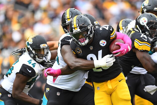 PITTSBURGH, PA - OCTOBER 08: Le'Veon Bell #26 of the Pittsburgh Steelers rushes against the Jacksonville Jaguars in the first quarter during the game at Heinz Field on October 8, 2017 in Pittsburgh, Pennsylvania. (Photo by Joe Sargent/Getty Images)