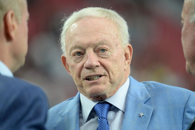 GLENDALE, AZ - SEPTEMBER 25:  Dallas Cowboys owner Jerry Jones talks before the start of the NFL game against the Arizona Cardinals at University of Phoenix Stadium on September 25, 2017 in Glendale, Arizona.  (Photo by Jennifer Stewart/Getty Images)