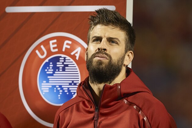 ALICANTE, SPAIN - OCTOBER 06:  Gerard Pique of Spain looks on prior to the FIFA 2018 World Cup Qualifier between Spain and Albania at Rico Perez Stadium on October 6, 2017 in Alicante, Spain.  (Photo by Manuel Queimadelos Alonso/Getty Images)