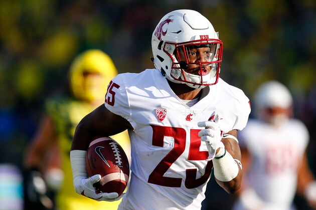 EUGENE, OR - OCTOBER 07: Jamal Morrow #25 of the Washington State Cougars runs for a touchdown against the Oregon Ducks at Autzen Stadium on October 7, 2017 in Eugene, Oregon. (Photo by Jonathan Ferrey/Getty Images)