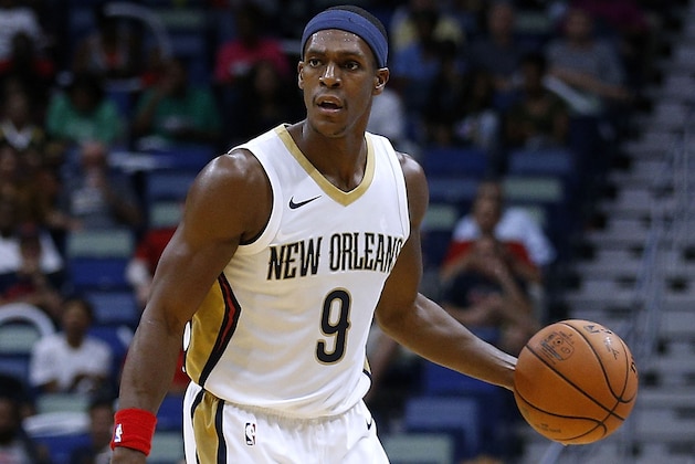 NEW ORLEANS, LA - OCTOBER 03:  Rajon Rondo #9 of the New Orleans Pelicans drives with the ball during a preseason game against the Chicago Bulls at the Smoothie King Center on October 3, 2017 in New Orleans, Louisiana. NOTE TO USER: User expressly acknowledges and agrees that, by downloading and or using this Photograph, user is consenting to the terms and conditions of the Getty Images License Agreement. (Photo by Jonathan Bachman/Getty Images)