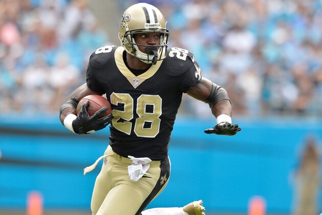CHARLOTTE, NC - SEPTEMBER 24:  Adrian Peterson #28 of the New Orleans Saints runs against the Carolina Panthers during their game at Bank of America Stadium on September 24, 2017 in Charlotte, North Carolina.  (Photo by Grant Halverson/Getty Images)