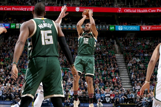 SALT LAKE CITY, UT - FEBRUARY 1:  Jabari Parker #12 of the Milwaukee Bucks shoots the ball against the Utah Jazz on February 1, 2017 at vivint.SmartHome Arena in Salt Lake City, Utah. NOTE TO USER: User expressly acknowledges and agrees that, by downloading and or using this Photograph, User is consenting to the terms and conditions of the Getty Images License Agreement. Mandatory Copyright Notice: Copyright 2017 NBAE (Photo by Melissa Majchrzak/NBAE via Getty Images)