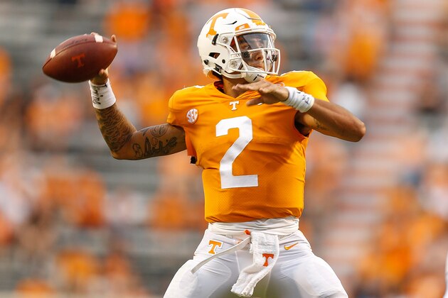 KNOXVILLE, TN - SEPTEMBER 09:  Jarrett Guarantano #2 of the Tennessee Volunteers looks to pass during the game against the Indiana State Sycamores at Neyland Stadium on September 9, 2017 in Knoxville, Tennessee.  (Photo by Michael Reaves/Getty Images)
