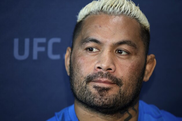 In this Thursday, March 2, 2017 photo, Mark Hunt, of Australia, speaks with the media during a news conference for UFC 209 in Las Vegas. Hunt is scheduled to fight Alistair Overeem Saturday at UFC 209. (AP Photo/John Locher)