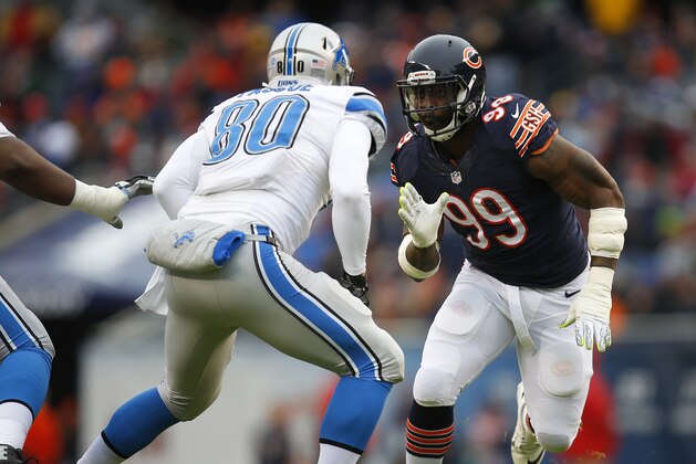 Chicago Bears linebacker Lamarr Houston (99) lines up against Detroit Lions tight end Bear Pascoe (80) during an NFL football game, Sunday, Jan. 3, 2016, in Chicago. The Lions won the game 24-20.   (Jeff Haynes/AP Images for Panini)