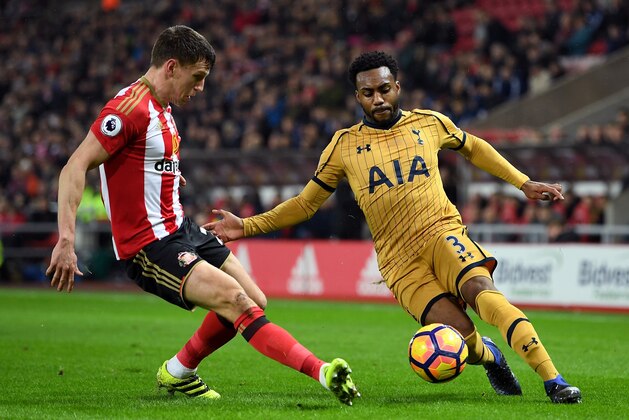 SUNDERLAND, ENGLAND - JANUARY 31:  Danny Rose of Tottenham Hotspur and Billy Jones of Sunderland compete for the ball during the Premier League match between Sunderland and Tottenham Hotspur at Stadium of Light on January 31, 2017 in Sunderland, England.  (Photo by Laurence Griffiths/Getty Images)