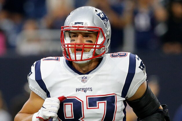 HOUSTON, TX - AUGUST 19: Rob Gronkowski #87 of the New England Patriots takes the field to warm up before playing the Houston Texans in a preseason game at NRG Stadium on August 19, 2017 in Houston, Texas.  (Photo by Bob Levey/Getty Images)