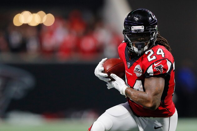 ATLANTA, GA - SEPTEMBER 17:  Devonta Freeman #24 of the Atlanta Falcons runs with the ball during the first half against the Green Bay Packers at Mercedes-Benz Stadium on September 17, 2017 in Atlanta, Georgia.  (Photo by Kevin C. Cox/Getty Images)