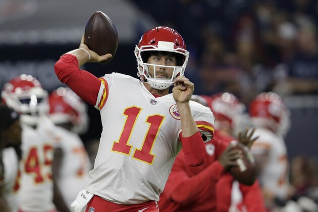 HOUSTON, TX - OCTOBER 08:  Alex Smith #11 of the Kansas City Chiefs warmas up before the game against the Houston Texans at NRG Stadium on October 8, 2017 in Houston, Texas.  (Photo by Tim Warner/Getty Images)