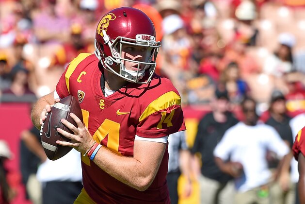 LOS ANGELES, CA - OCTOBER 07:  Sam Darnold #14 of the USC Trojans looks to pass in the game against the Oregon State Beavers at the Los Angeles Memorial Coliseum on October 7, 2017 in Los Angeles, California.  (Photo by Jayne Kamin-Oncea/Getty Images)