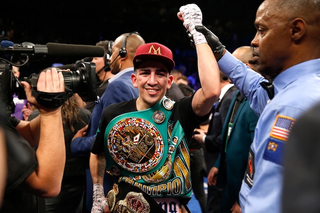 LAS VEGAS, NV - JANUARY 28:  Leo Santa Cruz celebrates his majority decision win over Carl Frampton after their WBA featherweight title fight at MGM Grand Garden Arena on January 28, 2017 in Las Vegas, Nevada.  (Photo by Steve Marcus/Getty Images)