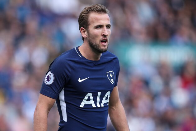 HUDDERSFIELD, ENGLAND - SEPTEMBER 30: Harry Kane of Tottenham Hotspur during the Premier League match between Huddersfield Town and Tottenham Hotspur at John Smith's Stadium on September 30, 2017 in Huddersfield, England. (Photo by Robbie Jay Barratt - AMA/Getty Images) HUDDERSFIELD, ENGLAND - SEPTEMBER 30: Harry Kane of Tottenham Hotspur during the Premier League match between Huddersfield Town and Tottenham Hotspur at John Smith's Stadium on September 30, 2017 in Huddersfield, England. (Photo by Robbie Jay Barratt - AMA/Getty Images)