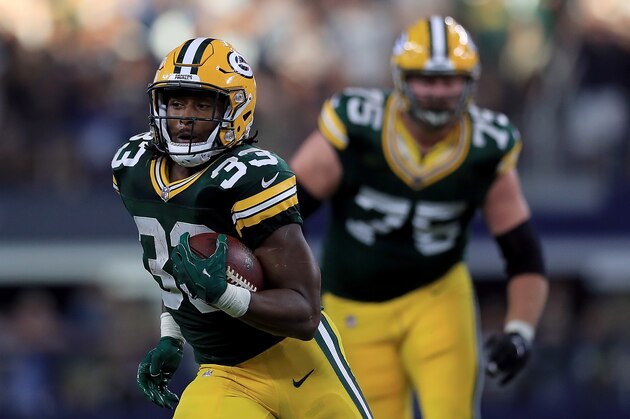 ARLINGTON, TX - OCTOBER 08:  Aaron Jones #33 of the Green Bay Packers runs the ball against the Dallas Cowboys in the fourth quarter at AT&T Stadium on October 8, 2017 in Arlington, Texas.  (Photo by Ronald Martinez/Getty Images)