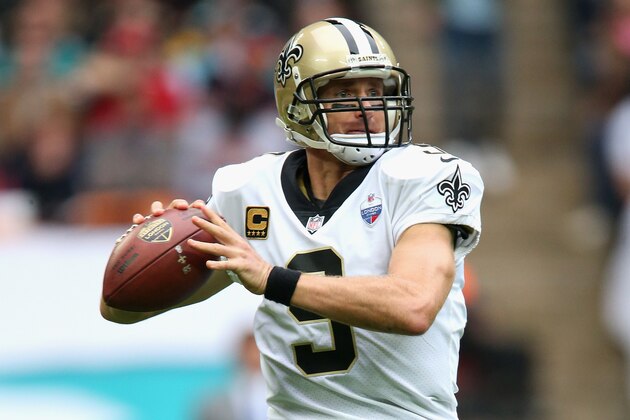 LONDON, ENGLAND - OCTOBER 01:  Drew Brees of New Orleans Saints in action during the NFL International Series match between New Orleans Saints and Miami Dolphins at Wembley Stadium on October 1, 2017 in London, England.  (Photo by Alex Pantling/Getty Images)