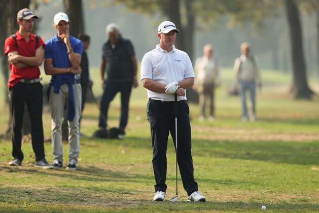 MONZA, ITALY - OCTOBER 13:  Marcus Fraser of Australia waits to play on the 18th hole during day two of the Italian Open at Golf Club Milano - Parco Reale di Monza on October 13, 2017 in Monza, Italy.  (Photo by Christopher Lee/Getty Images)