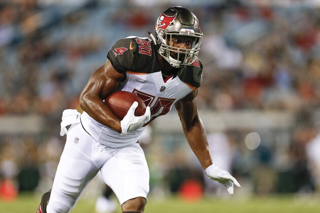 JACKSONVILLE, FL - AUGUST 17: Tight End O.J. Howard #80 of the Tampa Bay Buccaneers on a catch and run play during the game against the Jacksonville Jaguars at EverBank Field on August 17, 2017 in Jacksonville, Florida. The Buccaneers defeated the Jaguars 12 to 8. (Photo by Don Juan Moore/Getty Images)