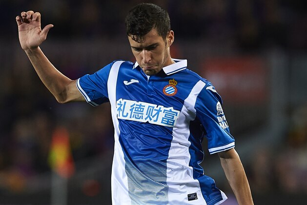 BARCELONA, SPAIN - SEPTEMBER 09: Aaron Martin of Espanyol in action during the La Liga match between Barcelona and Espanyol at Camp Nou on September 9, 2017 in Barcelona, Spain. (Photo by Manuel Queimadelos Alonso/Getty Images) BARCELONA, SPAIN - SEPTEMBER 09: Aaron Martin of Espanyol in action during the La Liga match between Barcelona and Espanyol at Camp Nou on September 9, 2017 in Barcelona, Spain. (Photo by Manuel Queimadelos Alonso/Getty Images)