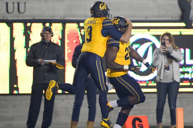 BERKELEY, CA - OCTOBER 13:  Vic Enwere #23 and Ross Bowers #3 of the California Golden Bears celebrates after Enwere scored a touchdown against the Washington State Cougars during the first quarter of their NCAA football game at California Memorial Stadium on October 13, 2017 in Berkeley, California.  (Photo by Thearon W. Henderson/Getty Images)