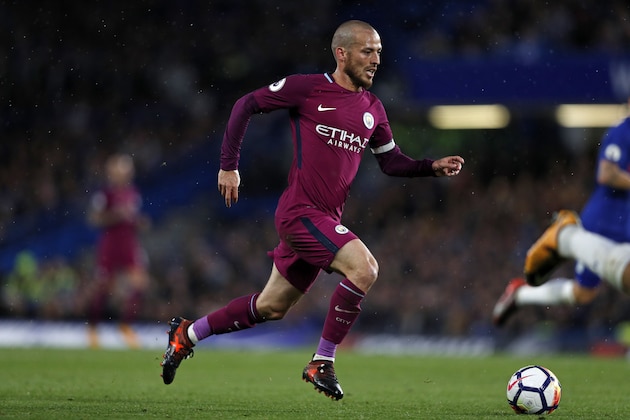 Manchester City's Spanish midfielder David Silva runs with the ball during the English Premier League football match between Chelsea and Manchester City at Stamford Bridge in London on September 30, 2017. / AFP PHOTO / Adrian DENNIS / RESTRICTED TO EDITORIAL USE. No use with unauthorized audio, video, data, fixture lists, club/league logos or 'live' services. Online in-match use limited to 75 images, no video emulation. No use in betting, games or single club/league/player publications.  /         (Photo credit should read ADRIAN DENNIS/AFP/Getty Images)