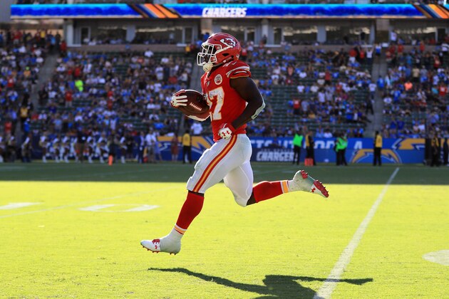 CARSON, CA - SEPTEMBER 24:  Kareem Hunt #27 of the Kansas City Chiefs runs for a 69 yard touchdown during the second half of a game against the Los Angeles Chargers at StubHub Center on September 24, 2017 in Carson, California.  (Photo by Sean M. Haffey/Getty Images)