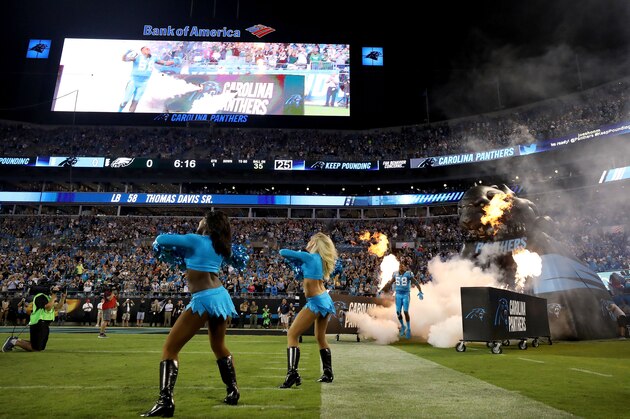 CHARLOTTE, NC - OCTOBER 12:  Thomas Davis #58 of the Carolina Panthers takes the field against the Philadelphia Eagles at Bank of America Stadium on October 12, 2017 in Charlotte, North Carolina.  (Photo by Streeter Lecka/Getty Images)