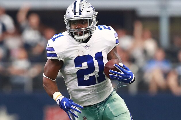 ARLINGTON, TX - OCTOBER 01:  Ezekiel Elliott #21 of the Dallas Cowboys carries the ball after a reception in the first half of a game against the Los Angeles Rams  at AT&T Stadium on October 1, 2017 in Arlington, Texas.  (Photo by Tom Pennington/Getty Images)