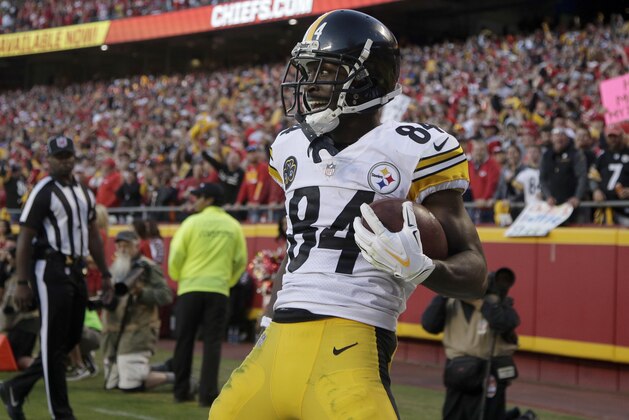 Pittsburgh Steelers wide receiver Antonio Brown (84) celebrates his touchdown during the second half of an NFL football game against the Kansas City Chiefs in Kansas City, Mo., Sunday, Oct. 15, 2017. (AP Photo/Charlie Riedel)