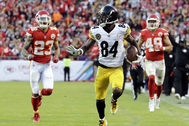 Pittsburgh Steelers wide receiver Antonio Brown (84) runs for a touchdown ahead of Kansas City Chiefs defensive back Phillip Gaines (23) during the second half of an NFL football game against the Kansas City Chiefs in Kansas City, Mo., Sunday, Oct. 15, 2017. (AP Photo/Charlie Riedel)