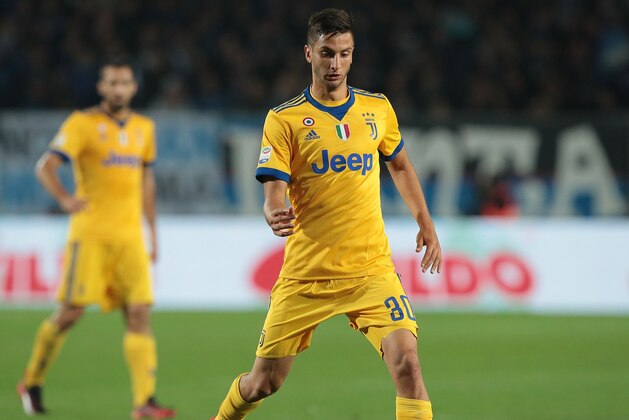 BERGAMO, ITALY - OCTOBER 01: Rodrigo Bentancur of Juventus FC in action during the Serie A match between Atalanta BC and Juventus at Stadio Atleti Azzurri d'Italia on October 1, 2017 in Bergamo, Italy. (Photo by Emilio Andreoli/Getty Images) BERGAMO, ITALY - OCTOBER 01: Rodrigo Bentancur of Juventus FC in action during the Serie A match between Atalanta BC and Juventus at Stadio Atleti Azzurri d'Italia on October 1, 2017 in Bergamo, Italy. (Photo by Emilio Andreoli/Getty Images)
