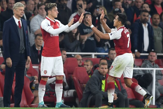 LONDON, ENGLAND - SEPTEMBER 25:  Alexis Sanchez of Arsenal is replaced by Mesut Ozil of Arsenal as he is substituted during the Premier League match between Arsenal and West Bromwich Albion at Emirates Stadium on September 25, 2017 in London, England.  (Photo by Mike Hewitt/Getty Images)