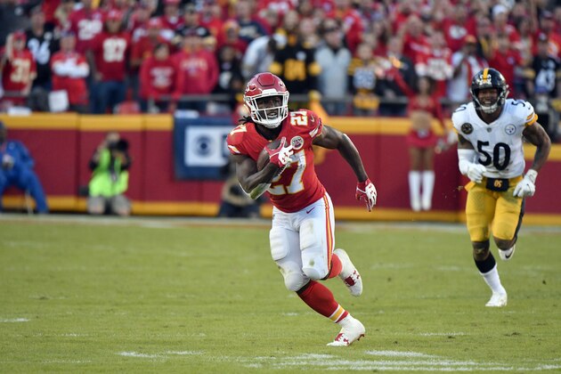 Kansas City Chiefs running back Kareem Hunt (27) runs in front of Pittsburgh Steelers linebacker Ryan Shazier (50) during the second half of an NFL football game in Kansas City, Mo., Sunday, Oct. 15, 2017. (AP Photo/Ed Zurga)
