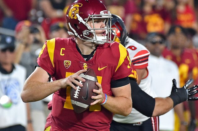 LOS ANGELES, CA - OCTOBER 14:  Quarterback Sam Darnold #14 of the USC Trojans passes the ball in the first half of the game against the Utah Utes at the Los Angeles Memorial Coliseum on October 14, 2017 in Los Angeles, California.  (Photo by Jayne Kamin-Oncea/Getty Images)