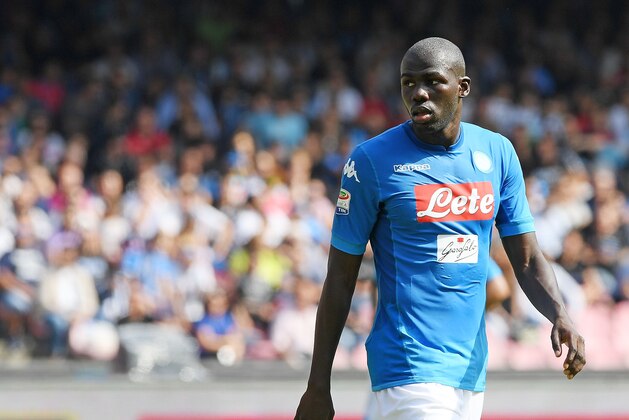 NAPLES, ITALY - OCTOBER 01:  Kalidou Koulibaly of SSC Napoli in action during the Serie A match between SSC Napoli and Cagliari Calcio at Stadio San Paolo on October 1, 2017 in Naples, Italy.  (Photo by Francesco Pecoraro/Getty Images)