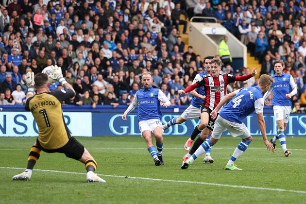 SHEFFIELD, ENGLAND - SEPTEMBER 24: David Brooks of Sheffield United has a shot at goal during the Sky Bet Championship match between Sheffield Wednesday and Sheffield United at Hillsborough on September 23, 2017 in Sheffield, England. (Photo by Robbie Jay Barratt - AMA/Getty Images)