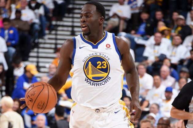 OAKLAND, CA - OCTOBER 17:  Draymond Green #23 of the Golden State Warriors handles the ball against the Houston Rockets on October 17, 2017 at ORACLE Arena in Oakland, California. NOTE TO USER: User expressly acknowledges and agrees that, by downloading and or using this photograph, user is consenting to the terms and conditions of Getty Images License Agreement. Mandatory Copyright Notice: Copyright 2017 NBAE (Photo by Andrew D. Bernstein/NBAE via Getty Images)