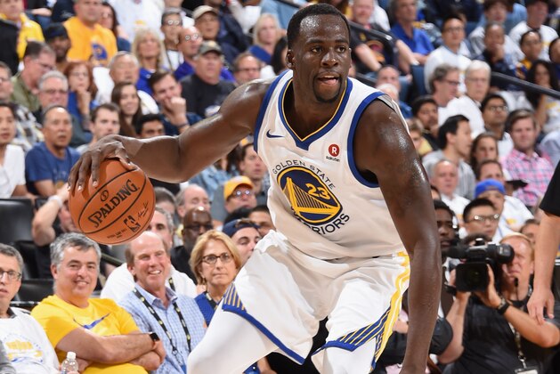 OAKLAND, CA - OCTOBER 17:  Draymond Green #23 of the Golden State Warriors handles the ball against the Houston Rockets on October 17, 2017 at ORACLE Arena in Oakland, California. NOTE TO USER: User expressly acknowledges and agrees that, by downloading and or using this photograph, user is consenting to the terms and conditions of Getty Images License Agreement. Mandatory Copyright Notice: Copyright 2017 NBAE (Photo by Andrew D. Bernstein/NBAE via Getty Images)