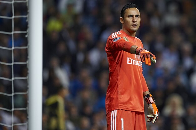 MADRID, SPAIN - OCTOBER 17:  Keylor Navas of Real Madrid reacts during the UEFA Champions League group H match between Real Madrid and Tottenham Hotspur at Estadio Santiago Bernabeu on October 17, 2017 in Madrid, Spain.  (Photo by fotopress/Getty Images )