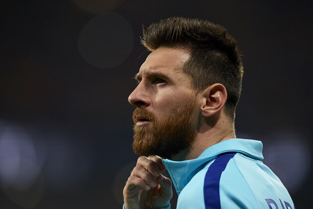 MADRID, SPAIN - OCTOBER 14:  Lionel Messi of Barcelona looks on prior to the La Liga match between Atletico Madrid and Barcelona at Estadio Wanda Metropolitano on October 14, 2017 in Madrid, Spain.  (Photo by fotopress/Getty Images)
