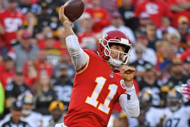 KANSAS CITY, MO - OCTOBER 15:  Quarterback Alex Smith #11 of the Kansas City Chiefs drops back to pass against the Pittsburgh Steelers during the second half on October 15, 2017 at Arrowhead Stadium in Kansas City, Missouri.  (Photo by Peter G. Aiken/Getty Images)