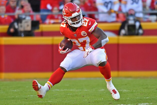 KANSAS CITY, MO - OCTOBER 15: Running back Kareem Hunt #27 of the Kansas City Chiefs runs up field against the Pittsburgh Steelers during the second half on October 15, 2017 at Arrowhead Stadium in Kansas City, Missouri. (Photo by Peter G. Aiken/Getty Images) KANSAS CITY, MO - OCTOBER 15: Running back Kareem Hunt #27 of the Kansas City Chiefs runs up field against the Pittsburgh Steelers during the second half on October 15, 2017 at Arrowhead Stadium in Kansas City, Missouri. (Photo by Peter G. Aiken/Getty Images)
