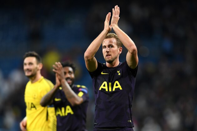 MADRID, SPAIN - OCTOBER 17: Harry Kane of Tottenham Hotspur shows appreciation to the fans after the UEFA Champions League group H match between Real Madrid and Tottenham Hotspur at Estadio Santiago Bernabeu on October 17, 2017 in Madrid, Spain.  (Photo by Laurence Griffiths/Getty Images)