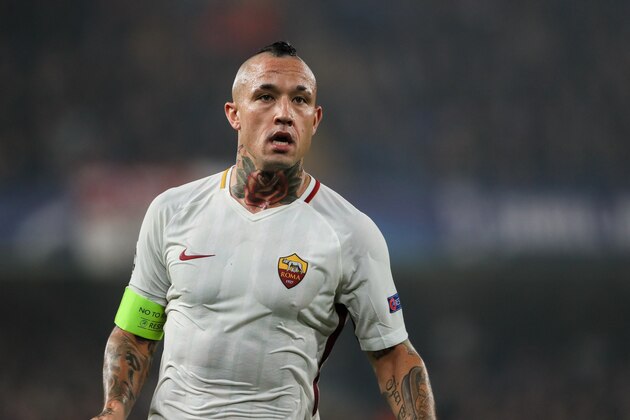 LONDON, ENGLAND - OCTOBER 18: Radja Nainggolan of AS Roma during the UEFA Champions League group C match between Chelsea FC and AS Roma at Stamford Bridge on October 18, 2017 in London, United Kingdom. (Photo by Matthew Ashton - AMA/Getty Images)