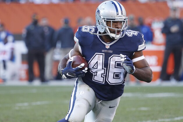 CLEVELAND, OH - NOVEMBER 06: Alfred Morris #46 of the Dallas Cowboys in action against the Cleveland Browns during the game at FirstEnergy Stadium on November 6, 2016 in Cleveland, Ohio. Dallas defeated Cleveland 35-10. (Photo by Joe Robbins/Getty Images)